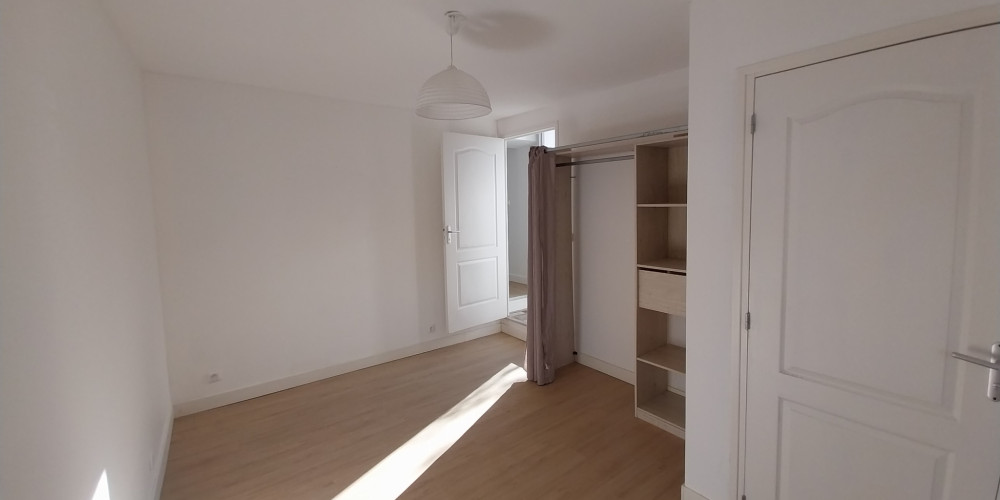 maison à LA SAUVE (33670)